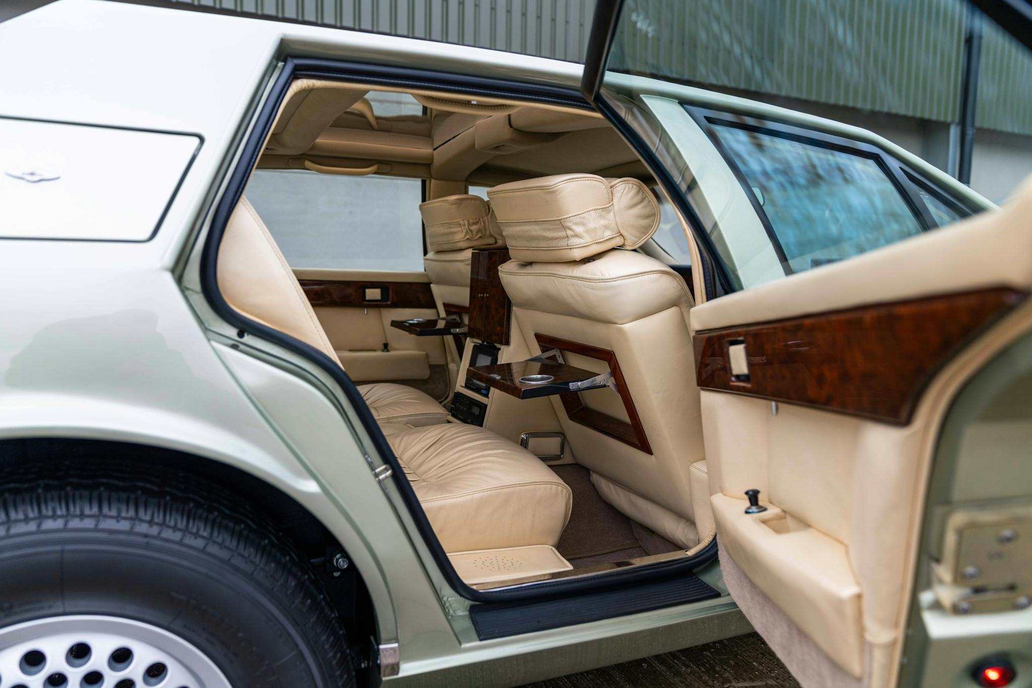 SPECIAL_FEATURES feature-one