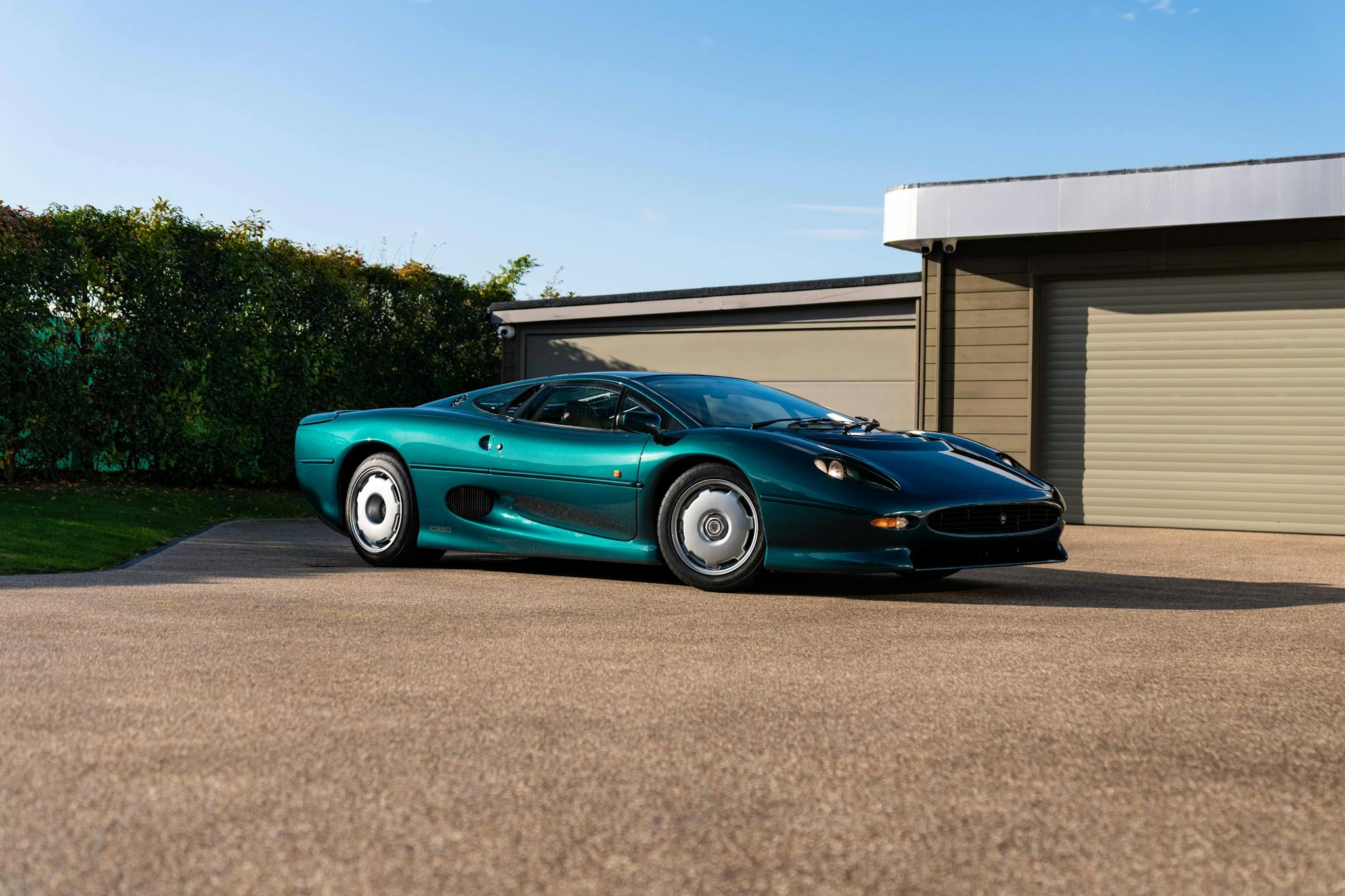 EXTERIOR front-right