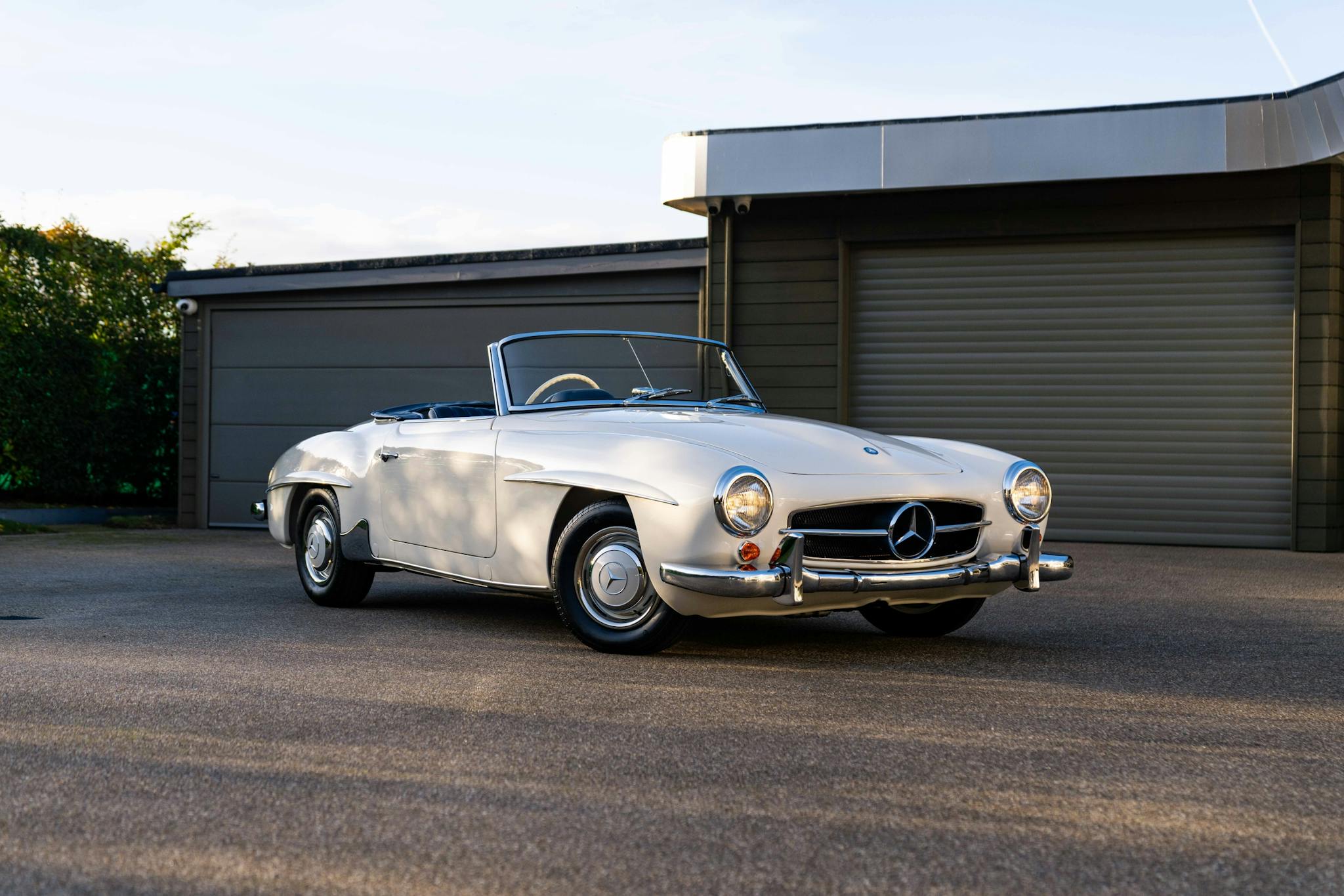 EXTERIOR front-right